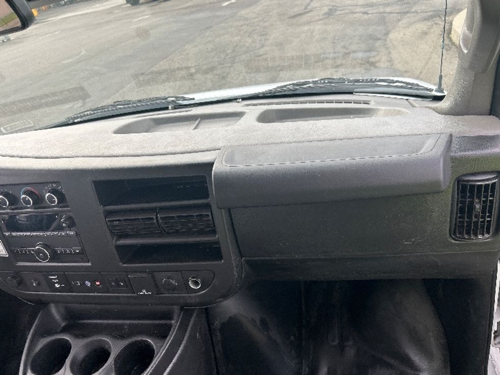 Light Duty Box Truck-Light and Medium Duty Trucks-GMC-2021-Savana G33903-West Sacramento-CA-102,498\n\t\tmiles-$ 30,500 - Image 20