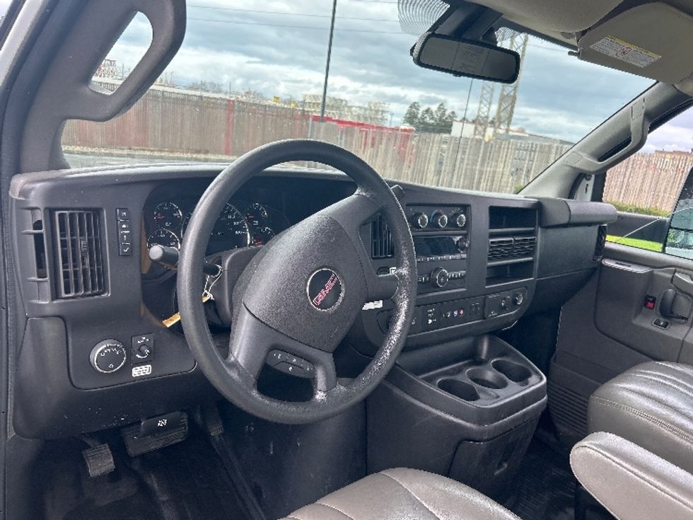 Light Duty Box Truck-Light and Medium Duty Trucks-GMC-2021-Savana G33903-West Sacramento-CA-102,498\n\t\tmiles-$ 30,500 - Image 16