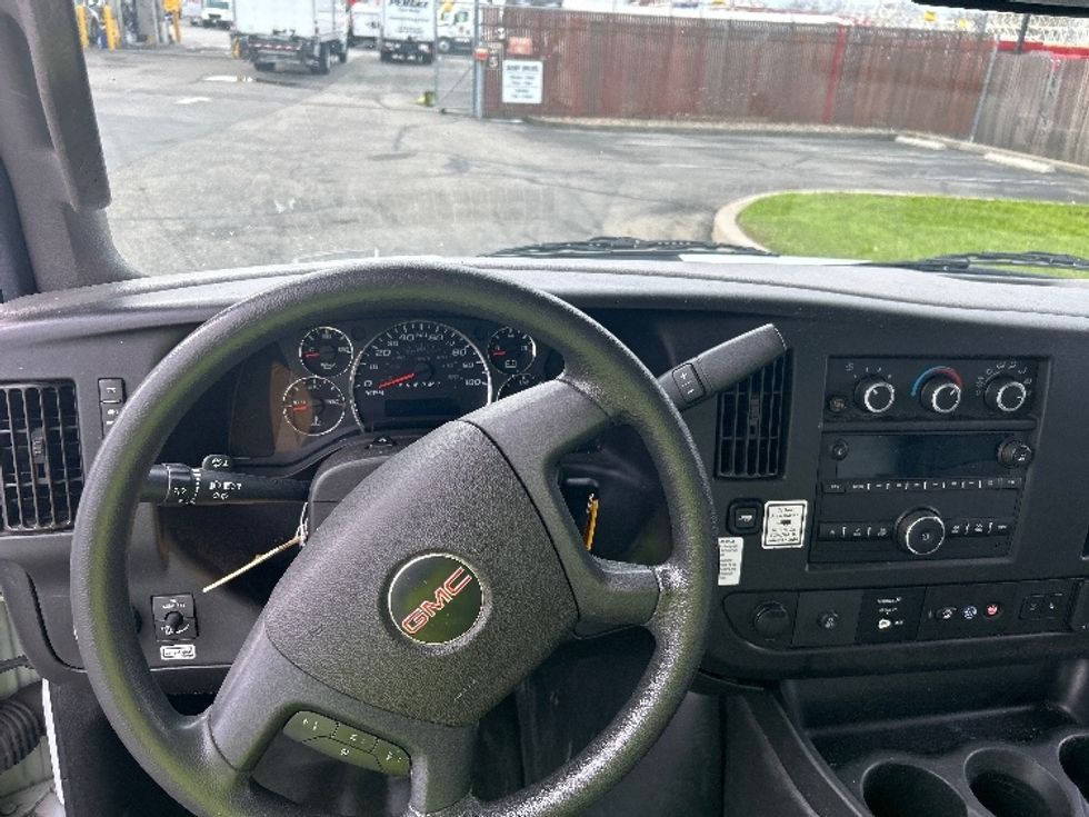 Light Duty Box Truck-Light and Medium Duty Trucks-GMC-2021-Savana G33903-West Sacramento-CA-102,498\n\t\tmiles-$ 30,500 - Image 17