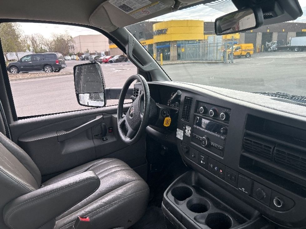 Light Duty Box Truck-Light and Medium Duty Trucks-GMC-2021-Savana G33903-West Sacramento-CA-102,498\n\t\tmiles-$ 30,500 - Image 21