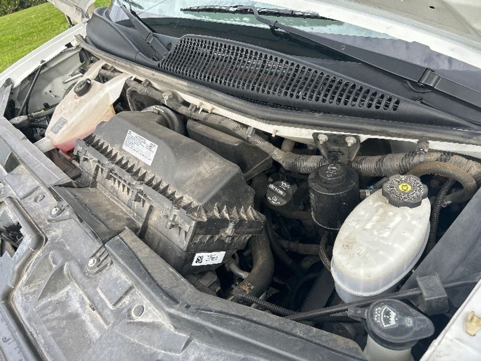 Light Duty Box Truck-Light and Medium Duty Trucks-GMC-2021-Savana G33903-West Sacramento-CA-102,498\n\t\tmiles-$ 30,500 - Image 23