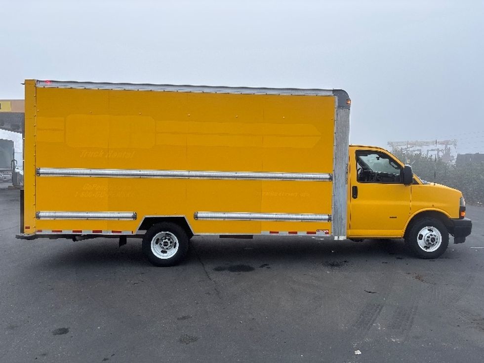 Light Duty Box Truck-Light and Medium Duty Trucks-GMC-2021-Savana G33903-West Sacramento-CA-107,109\n\t\tmiles-$ 26,750 - Image 14