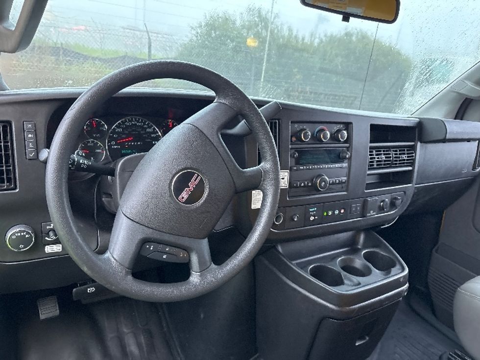 Light Duty Box Truck-Light and Medium Duty Trucks-GMC-2021-Savana G33903-West Sacramento-CA-107,109\n\t\tmiles-$ 26,750 - Image 17