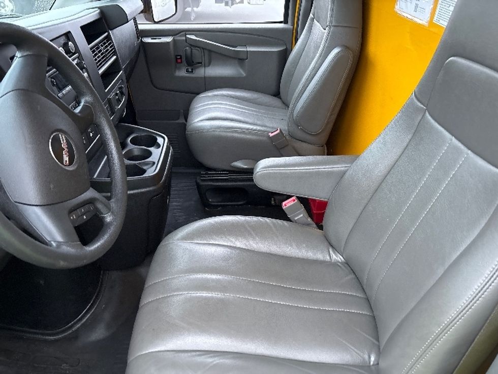 Light Duty Box Truck-Light and Medium Duty Trucks-GMC-2021-Savana G33903-West Sacramento-CA-107,109\n\t\tmiles-$ 26,750 - Image 18