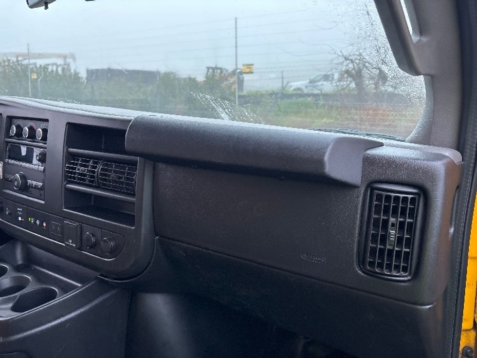 Light Duty Box Truck-Light and Medium Duty Trucks-GMC-2021-Savana G33903-West Sacramento-CA-107,109\n\t\tmiles-$ 26,750 - Image 20