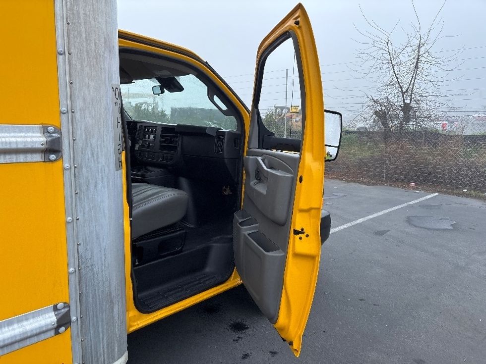 Light Duty Box Truck-Light and Medium Duty Trucks-GMC-2021-Savana G33903-West Sacramento-CA-107,109\n\t\tmiles-$ 26,750 - Image 19
