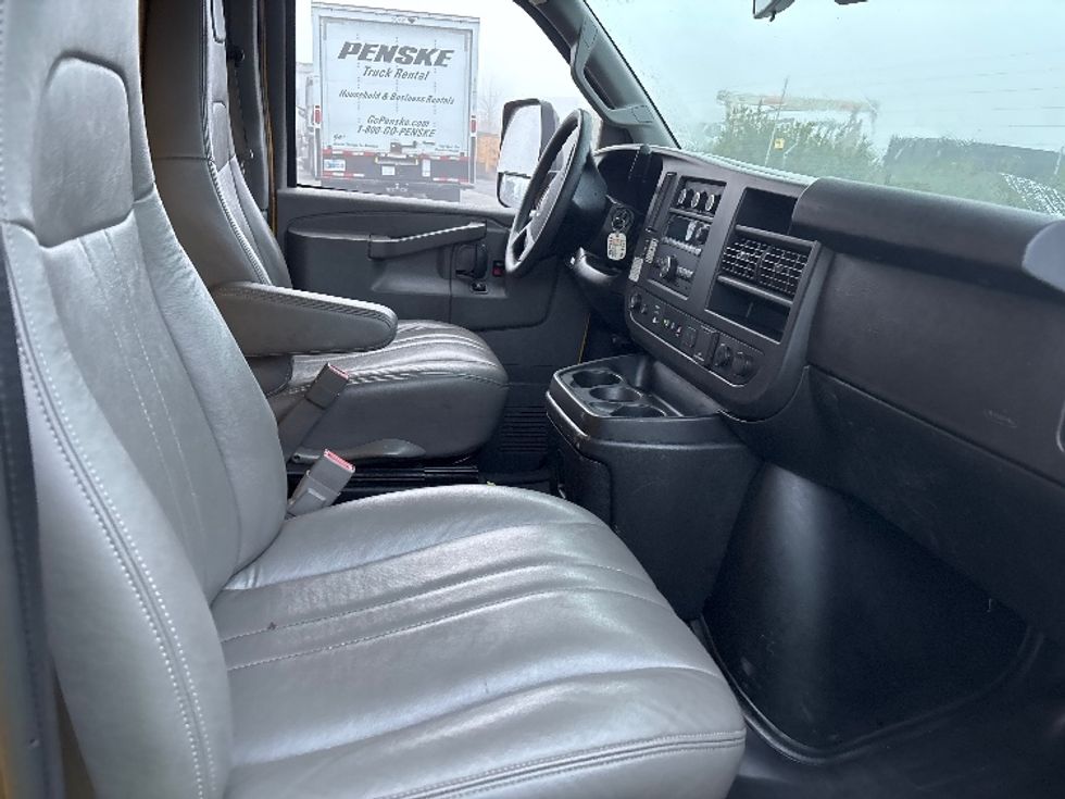 Light Duty Box Truck-Light and Medium Duty Trucks-GMC-2021-Savana G33903-West Sacramento-CA-107,109\n\t\tmiles-$ 26,750 - Image 21