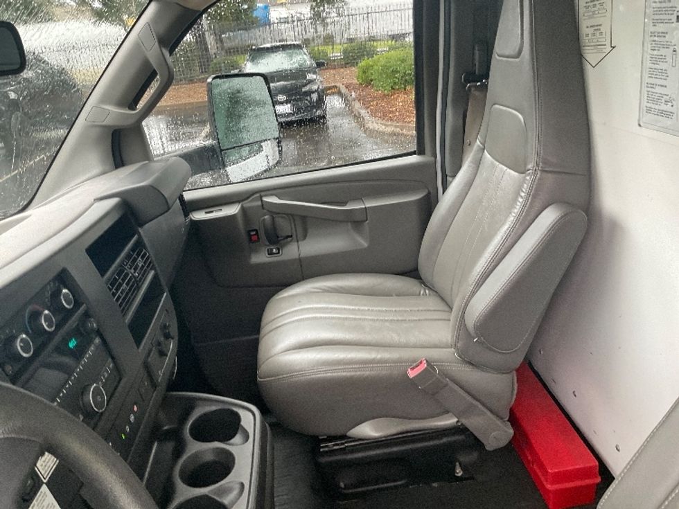 Light Duty Box Truck-Light and Medium Duty Trucks-GMC-2021-Savana G33903-West Sacramento-CA-108,556\n\t\tmiles-$ 29,750 - Image 18