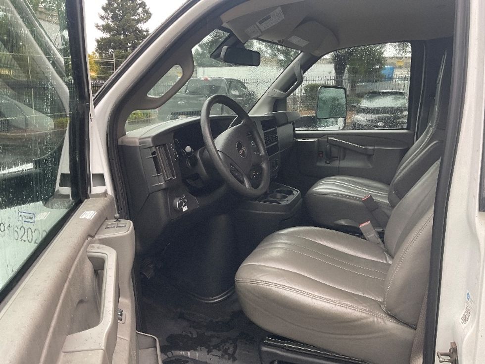 Light Duty Box Truck-Light and Medium Duty Trucks-GMC-2021-Savana G33903-West Sacramento-CA-108,556\n\t\tmiles-$ 29,750 - Image 16