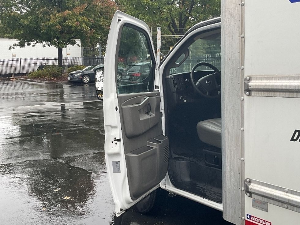 Light Duty Box Truck-Light and Medium Duty Trucks-GMC-2021-Savana G33903-West Sacramento-CA-108,556\n\t\tmiles-$ 29,750 - Image 15