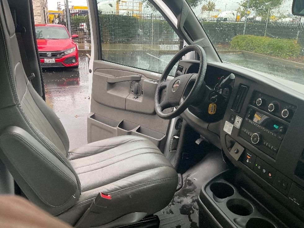 Light Duty Box Truck-Light and Medium Duty Trucks-GMC-2021-Savana G33903-West Sacramento-CA-108,556\n\t\tmiles-$ 29,750 - Image 21