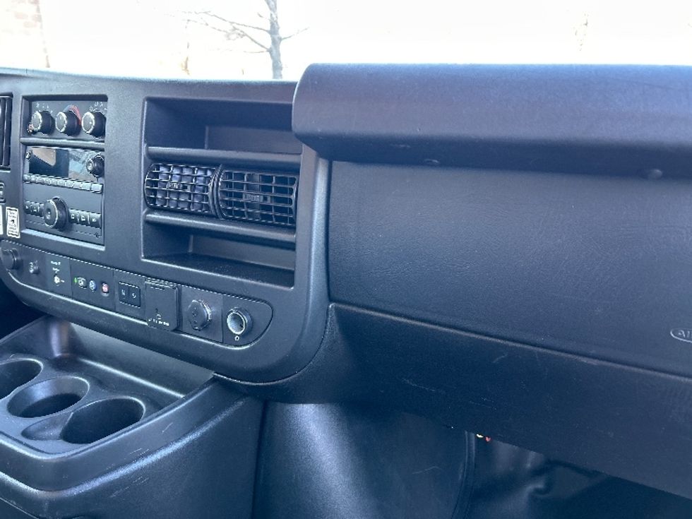 Light Duty Box Truck-Light and Medium Duty Trucks-GMC-2021-Savana G33903-West Sacramento-CA-110,531\n\t\tmiles-$ 29,500 - Image 22