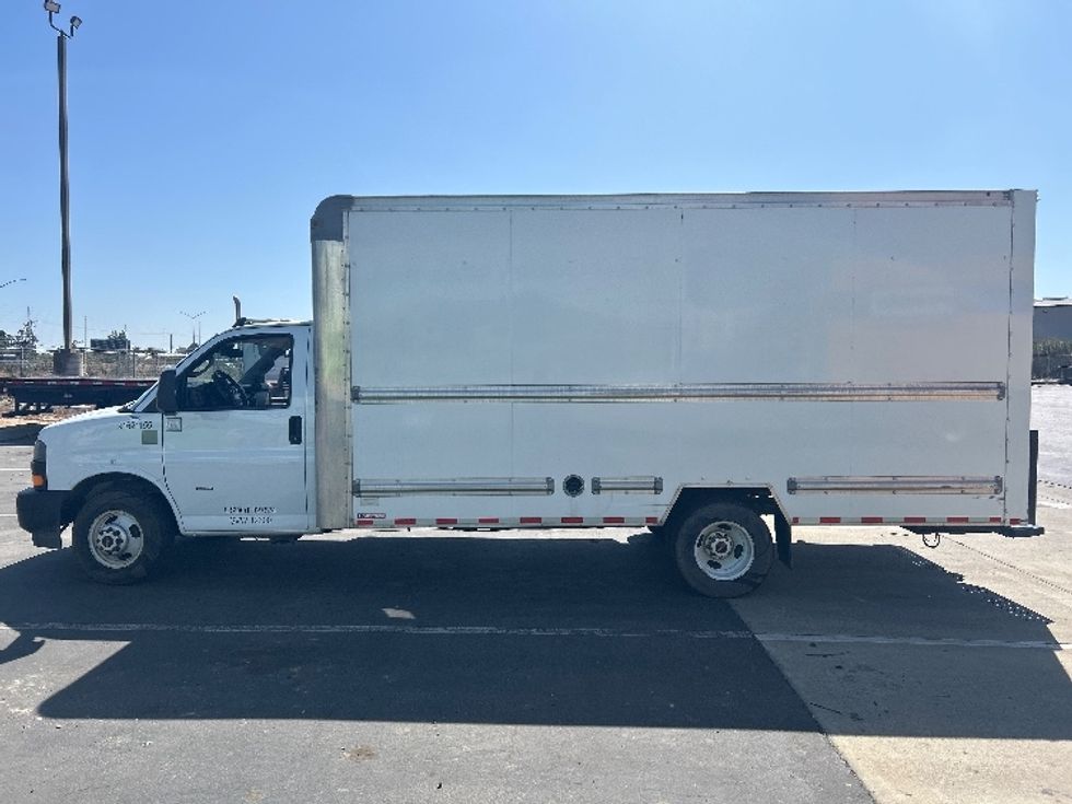 Light Duty Box Truck-Light and Medium Duty Trucks-GMC-2021-Savana G33903-West Sacramento-CA-115,024\n\t\tmiles-$ 27,250 - Image 4