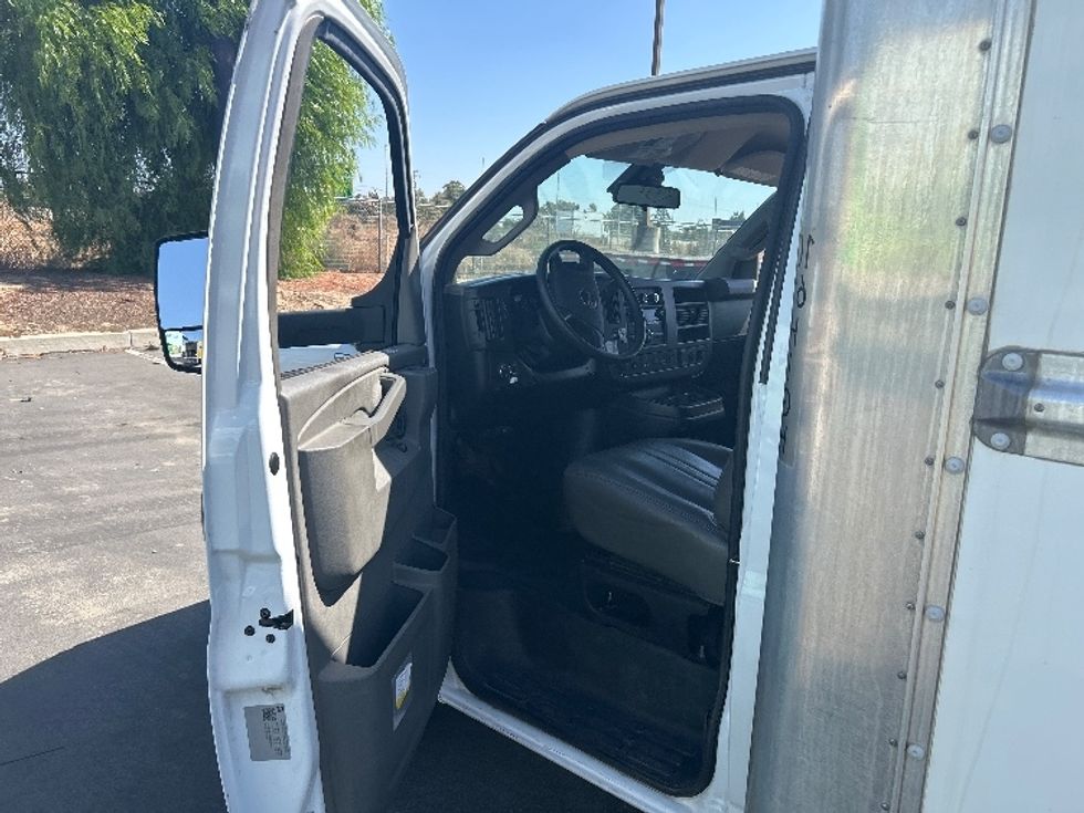 Light Duty Box Truck-Light and Medium Duty Trucks-GMC-2021-Savana G33903-West Sacramento-CA-115,024\n\t\tmiles-$ 27,250 - Image 13