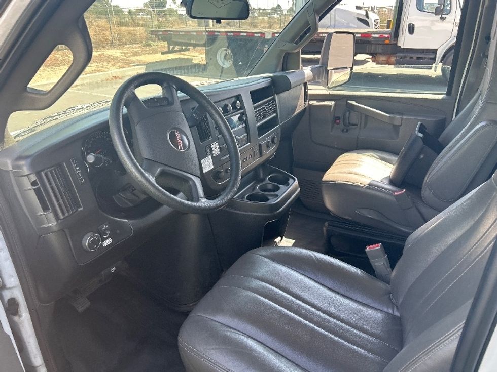 Light Duty Box Truck-Light and Medium Duty Trucks-GMC-2021-Savana G33903-West Sacramento-CA-115,024\n\t\tmiles-$ 27,250 - Image 14
