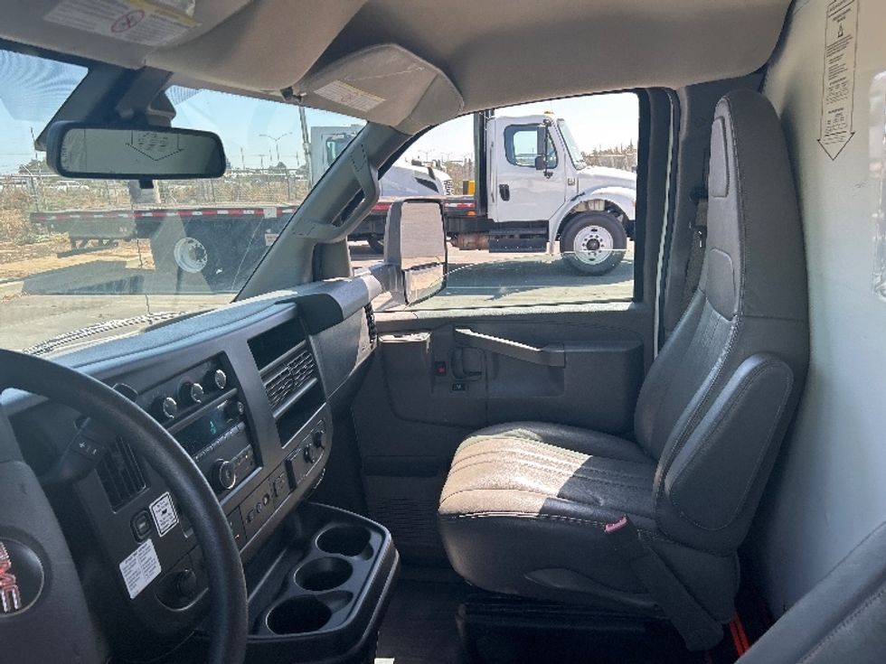Light Duty Box Truck-Light and Medium Duty Trucks-GMC-2021-Savana G33903-West Sacramento-CA-115,024\n\t\tmiles-$ 27,250 - Image 16