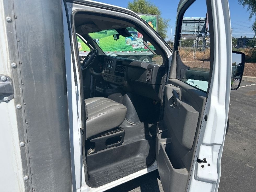 Light Duty Box Truck-Light and Medium Duty Trucks-GMC-2021-Savana G33903-West Sacramento-CA-115,024\n\t\tmiles-$ 27,250 - Image 17