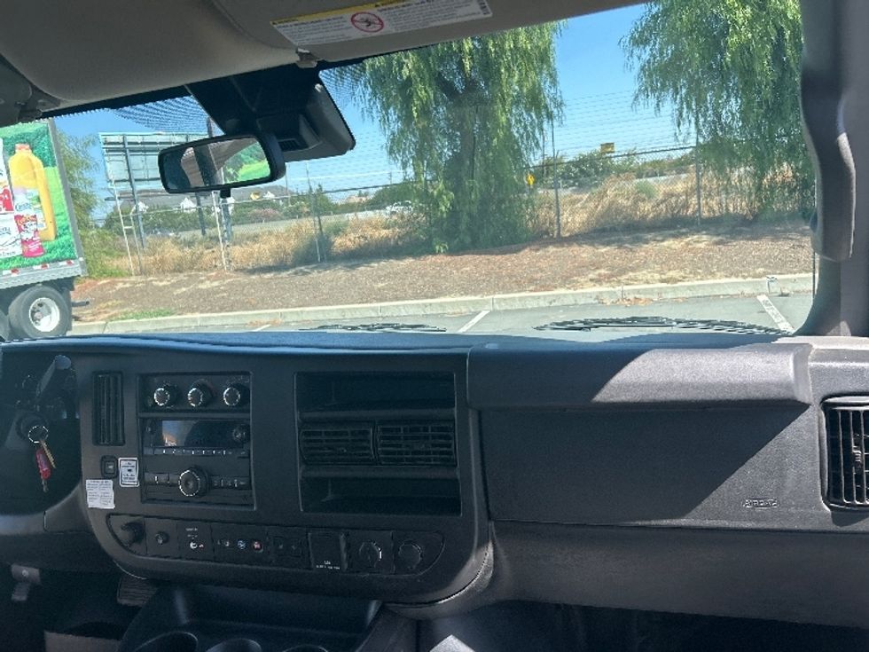 Light Duty Box Truck-Light and Medium Duty Trucks-GMC-2021-Savana G33903-West Sacramento-CA-115,024\n\t\tmiles-$ 27,250 - Image 18