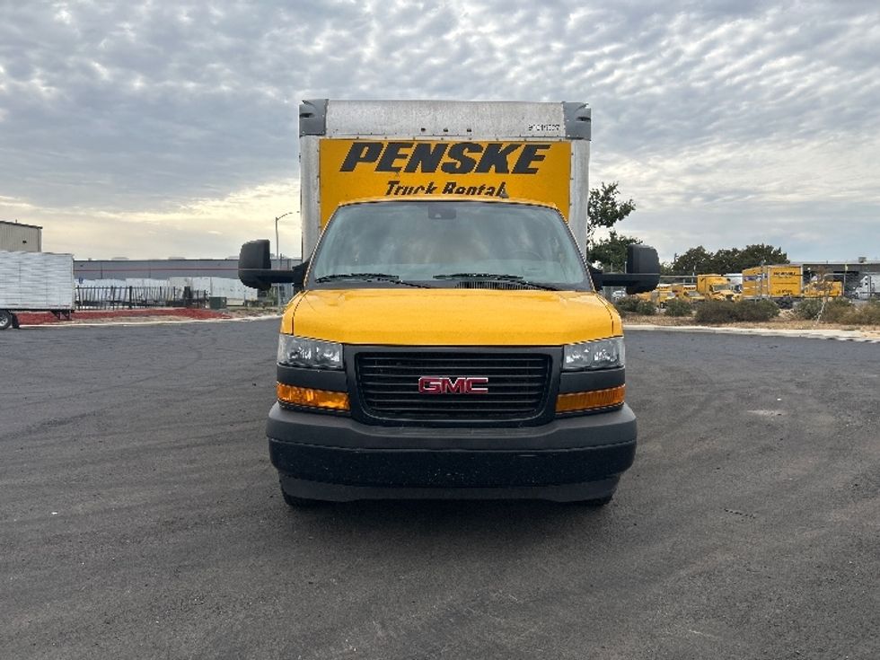 2021 Gmc Savana 3500 Cutaway photo 2