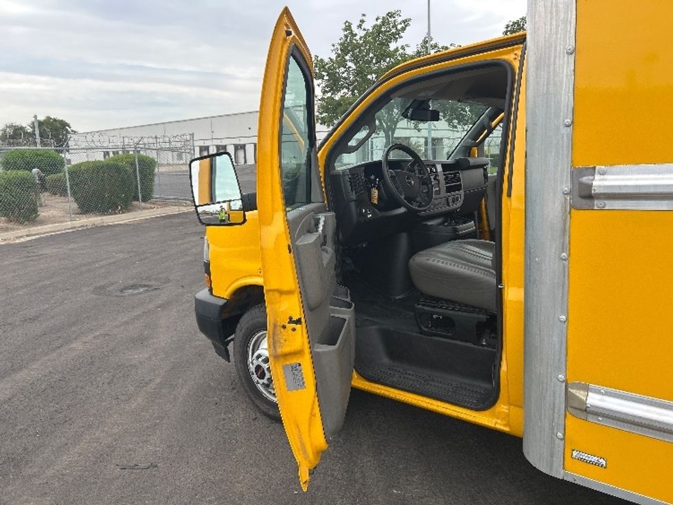 Light Duty Box Truck-Light and Medium Duty Trucks-GMC-2021-Savana G33903-West Sacramento-CA-118,771\n\t\tmiles-$ 23,250 - Image 14