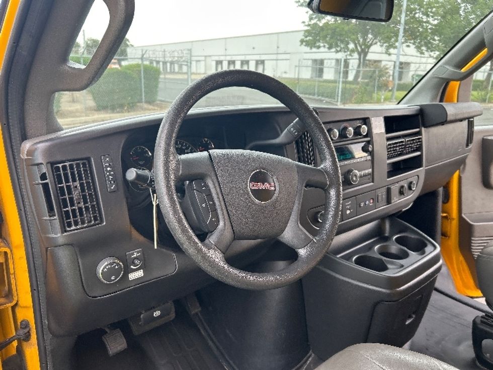Light Duty Box Truck-Light and Medium Duty Trucks-GMC-2021-Savana G33903-West Sacramento-CA-118,771\n\t\tmiles-$ 23,250 - Image 15