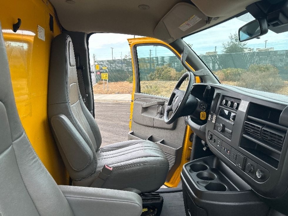 Light Duty Box Truck-Light and Medium Duty Trucks-GMC-2021-Savana G33903-West Sacramento-CA-118,771\n\t\tmiles-$ 23,250 - Image 20