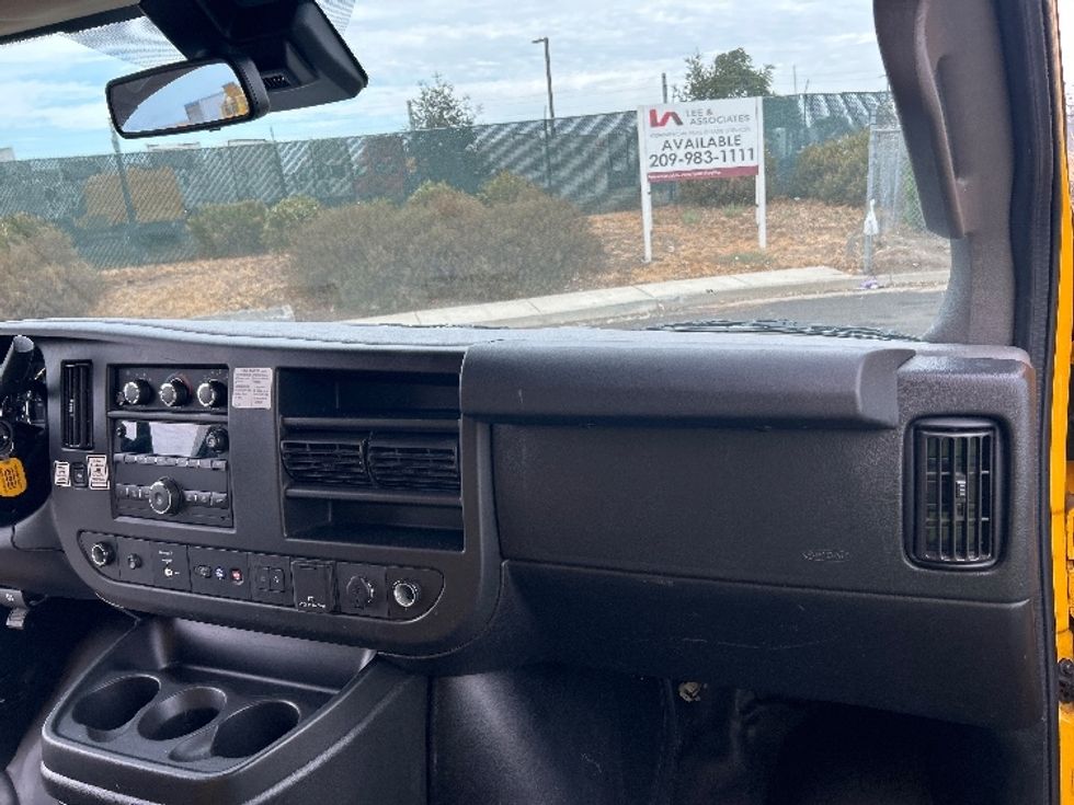 Light Duty Box Truck-Light and Medium Duty Trucks-GMC-2021-Savana G33903-West Sacramento-CA-118,771\n\t\tmiles-$ 23,250 - Image 19