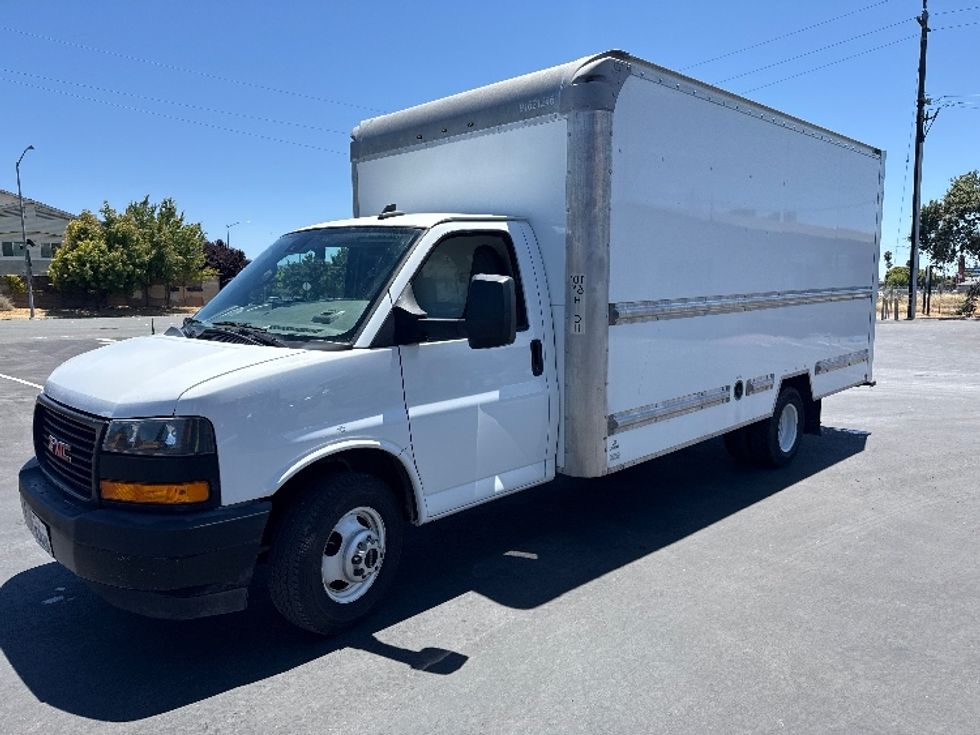 Light Duty Box Truck-Light and Medium Duty Trucks-GMC-2021-Savana G33903-West Sacramento-CA-130,359\n\t\tmiles-$ 25,250 - Image 3