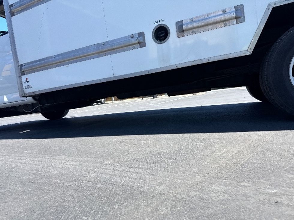 Light Duty Box Truck-Light and Medium Duty Trucks-GMC-2021-Savana G33903-West Sacramento-CA-130,359\n\t\tmiles-$ 25,250 - Image 5