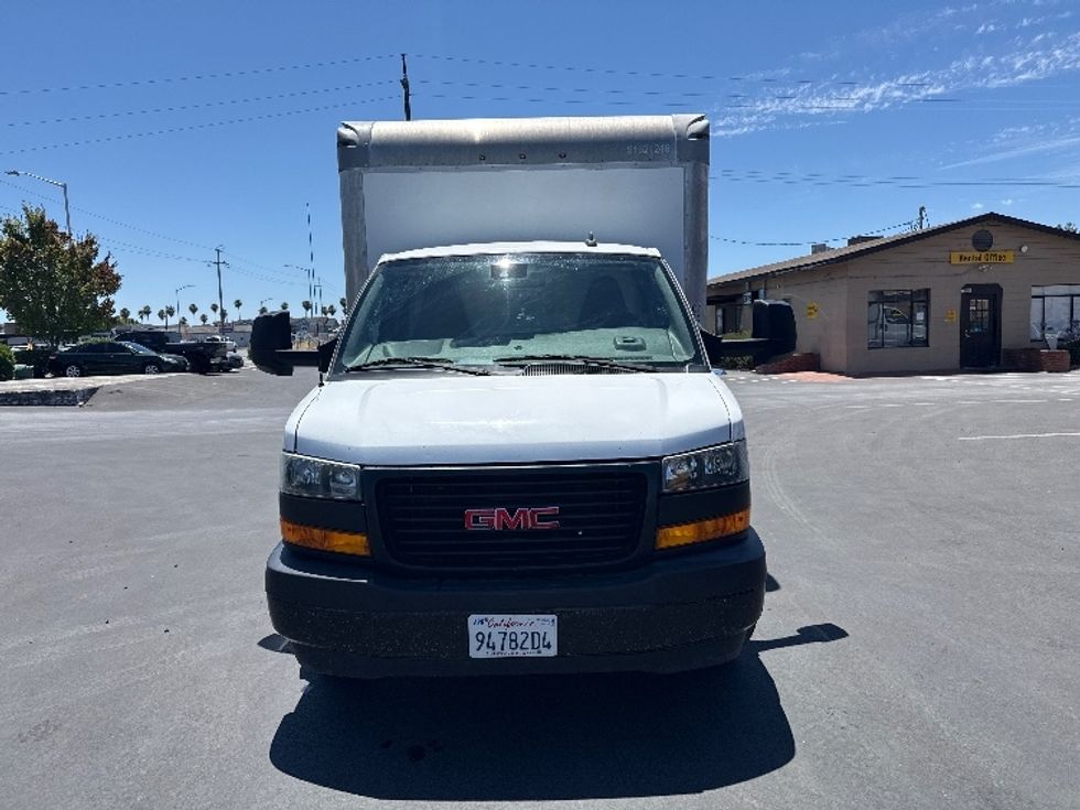 Light Duty Box Truck-Light and Medium Duty Trucks-GMC-2021-Savana G33903-West Sacramento-CA-130,359\n\t\tmiles-$ 25,250 - Image 2