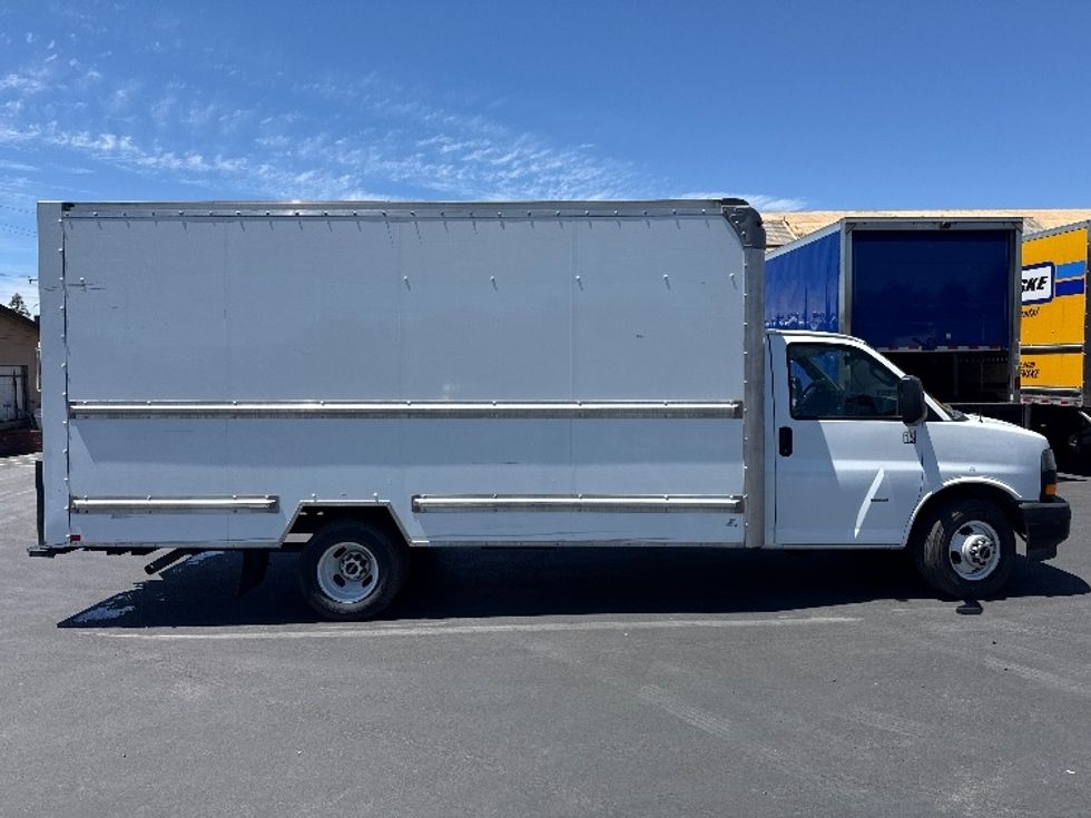 Light Duty Box Truck-Light and Medium Duty Trucks-GMC-2021-Savana G33903-West Sacramento-CA-130,359\n\t\tmiles-$ 25,250 - Image 15