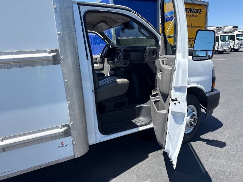 Light Duty Box Truck-Light and Medium Duty Trucks-GMC-2021-Savana G33903-West Sacramento-CA-130,359\n\t\tmiles-$ 25,250 - Image 20