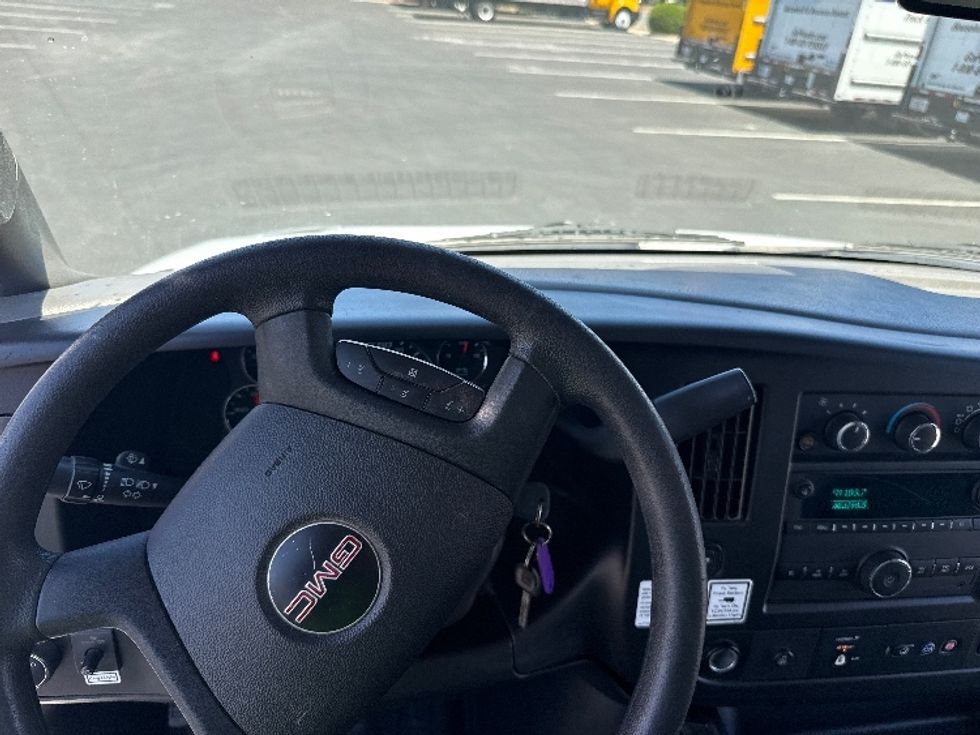 Light Duty Box Truck-Light and Medium Duty Trucks-GMC-2021-Savana G33903-West Sacramento-CA-130,359\n\t\tmiles-$ 25,250 - Image 18