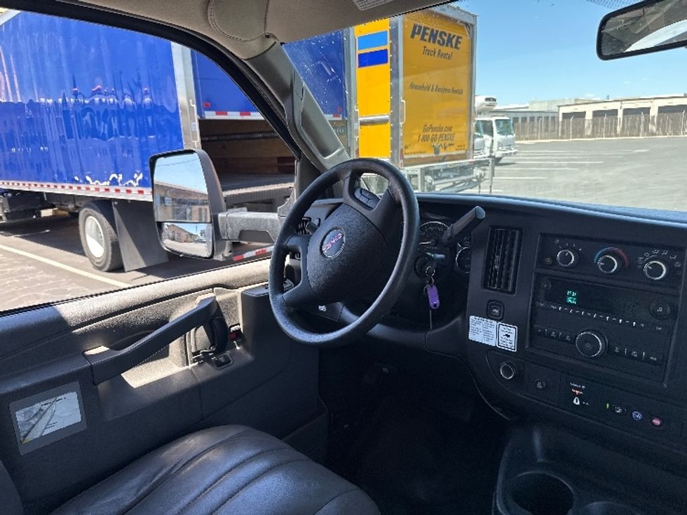 Light Duty Box Truck-Light and Medium Duty Trucks-GMC-2021-Savana G33903-West Sacramento-CA-130,359\n\t\tmiles-$ 25,250 - Image 17