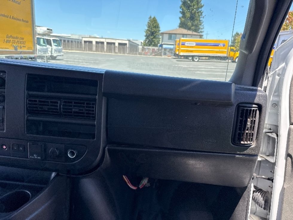 Light Duty Box Truck-Light and Medium Duty Trucks-GMC-2021-Savana G33903-West Sacramento-CA-130,359\n\t\tmiles-$ 25,250 - Image 21