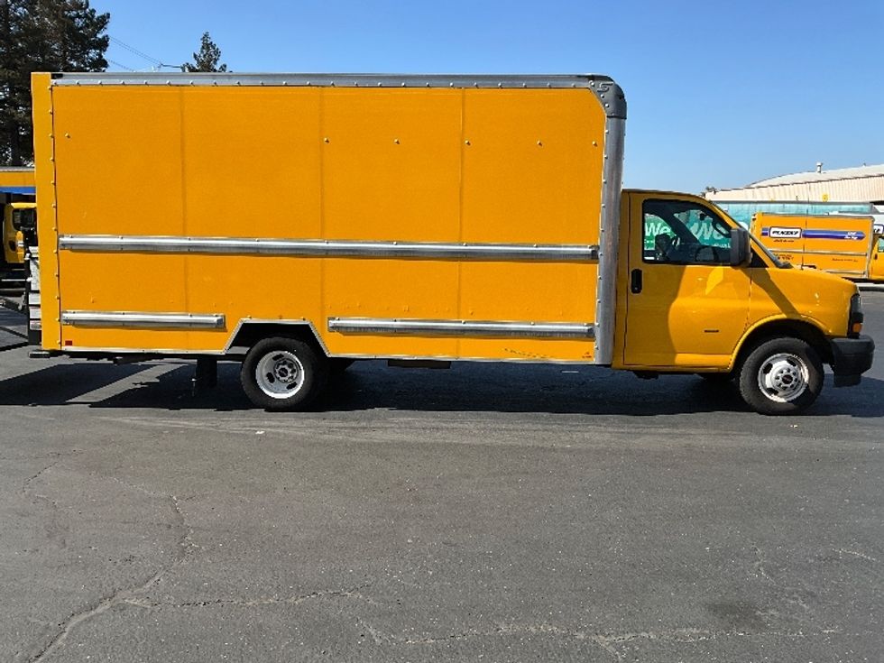 Light Duty Box Truck-Light and Medium Duty Trucks-GMC-2021-Savana G33903-West Sacramento-CA-50,908\n\t\tmiles-$ 32,000 - Image 15