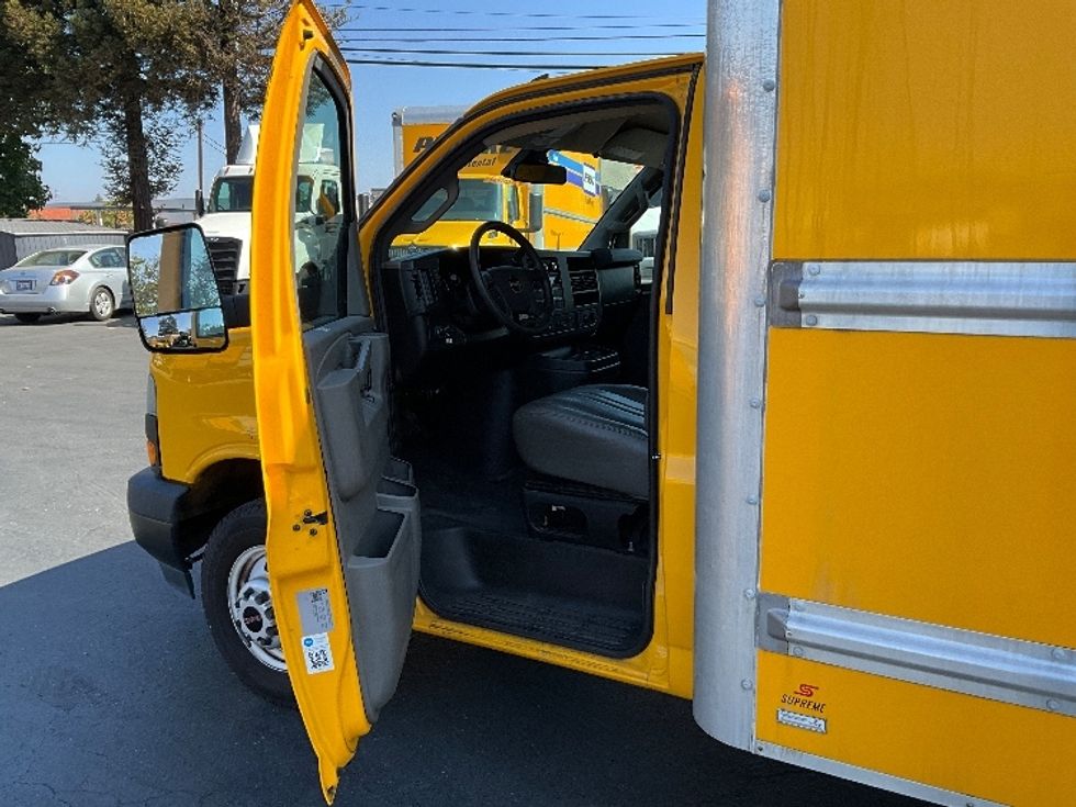 Light Duty Box Truck-Light and Medium Duty Trucks-GMC-2021-Savana G33903-West Sacramento-CA-50,908\n\t\tmiles-$ 32,000 - Image 16