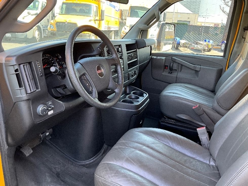 Light Duty Box Truck-Light and Medium Duty Trucks-GMC-2021-Savana G33903-West Sacramento-CA-50,908\n\t\tmiles-$ 32,000 - Image 17