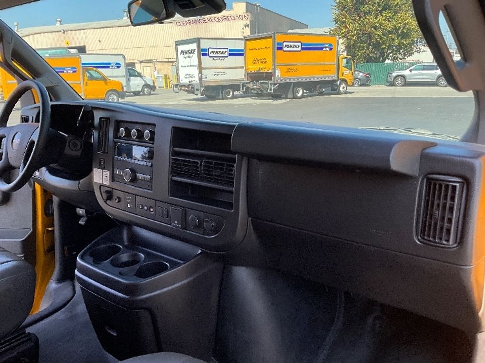 Light Duty Box Truck-Light and Medium Duty Trucks-GMC-2021-Savana G33903-West Sacramento-CA-50,908\n\t\tmiles-$ 32,000 - Image 21