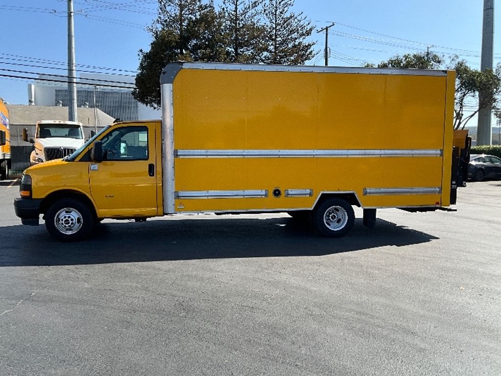 Light Duty Box Truck-Light and Medium Duty Trucks-GMC-2021-Savana G33903-West Sacramento-CA-50,908\n\t\tmiles-$ 32,000 - Image 4