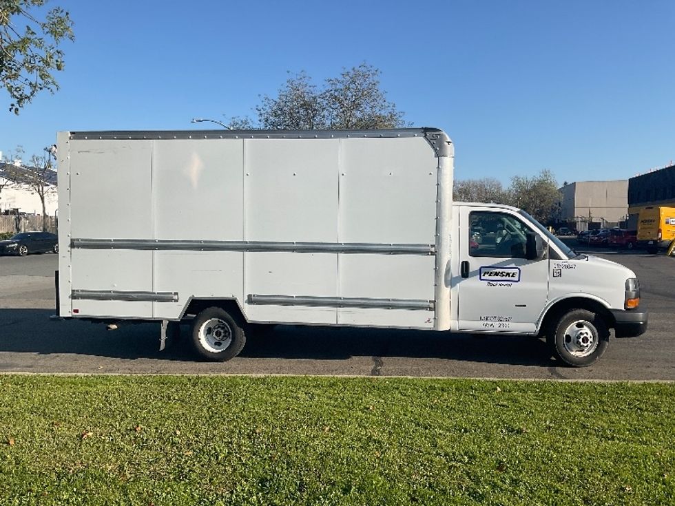 Light Duty Box Truck-Light and Medium Duty Trucks-GMC-2021-Savana G33903-West Sacramento-CA-60,523\n\t\tmiles-$ 35,500 - Image 15