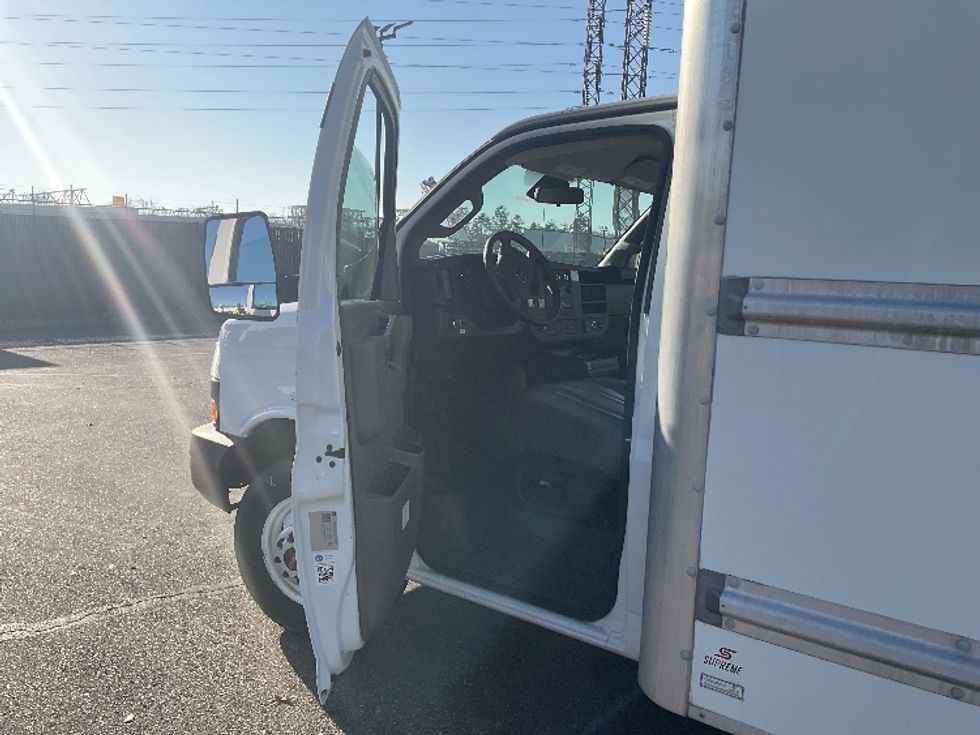 Light Duty Box Truck-Light and Medium Duty Trucks-GMC-2021-Savana G33903-West Sacramento-CA-60,523\n\t\tmiles-$ 35,500 - Image 16