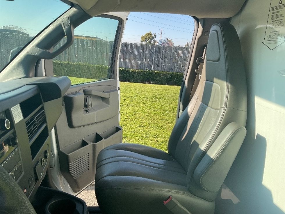 Light Duty Box Truck-Light and Medium Duty Trucks-GMC-2021-Savana G33903-West Sacramento-CA-60,523\n\t\tmiles-$ 35,500 - Image 19