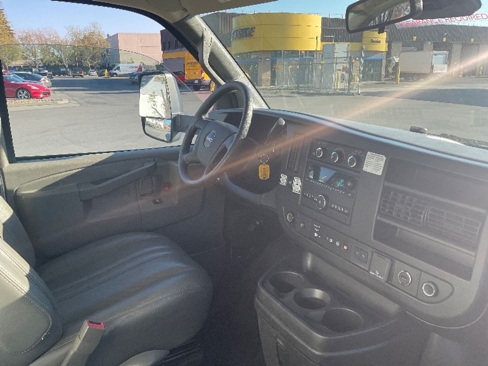 Light Duty Box Truck-Light and Medium Duty Trucks-GMC-2021-Savana G33903-West Sacramento-CA-60,523\n\t\tmiles-$ 35,500 - Image 22