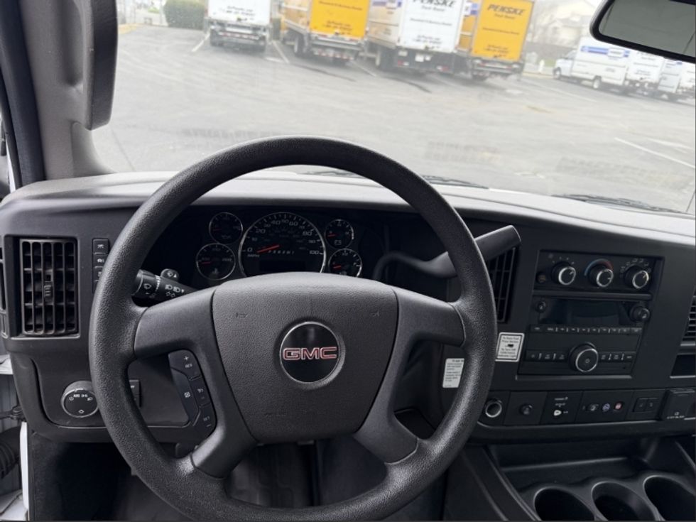 Light Duty Box Truck-Light and Medium Duty Trucks-GMC-2021-Savana G33903-West Sacramento-CA-69,554\n\t\tmiles-$ 34,500 - Image 16