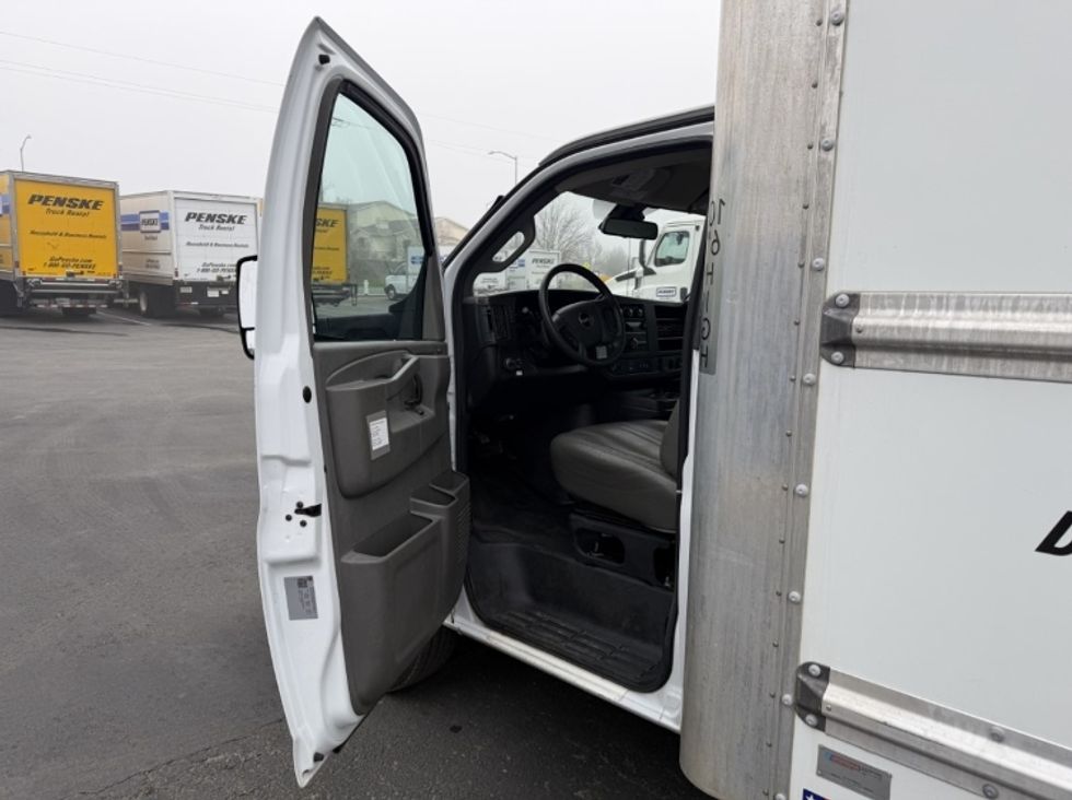 Light Duty Box Truck-Light and Medium Duty Trucks-GMC-2021-Savana G33903-West Sacramento-CA-69,554\n\t\tmiles-$ 34,500 - Image 15