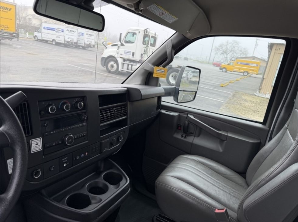 Light Duty Box Truck-Light and Medium Duty Trucks-GMC-2021-Savana G33903-West Sacramento-CA-69,554\n\t\tmiles-$ 34,500 - Image 18