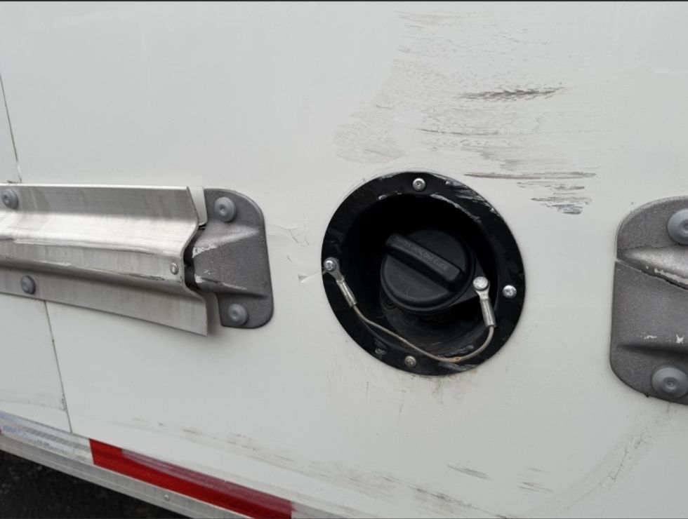 Light Duty Box Truck-Light and Medium Duty Trucks-GMC-2021-Savana G33903-West Sacramento-CA-69,554\n\t\tmiles-$ 34,500 - Image 24