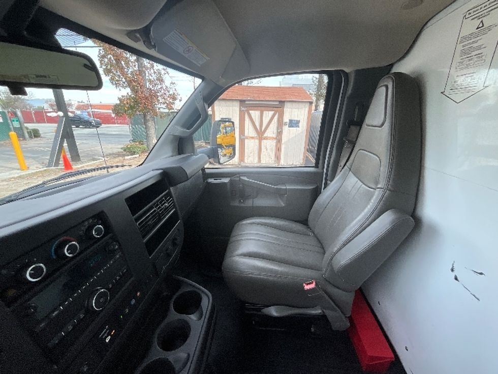 Light Duty Box Truck-Light and Medium Duty Trucks-GMC-2021-Savana G33903-West Sacramento-CA-75,469\n\t\tmiles-$ 33,750 - Image 19