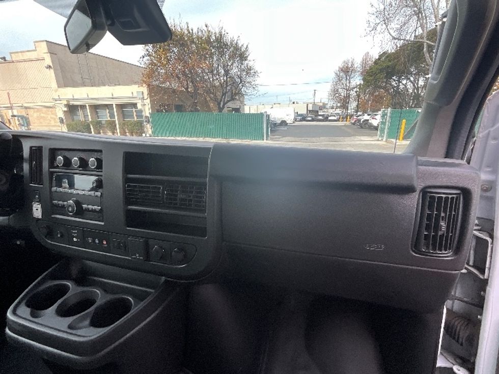 Light Duty Box Truck-Light and Medium Duty Trucks-GMC-2021-Savana G33903-West Sacramento-CA-75,469\n\t\tmiles-$ 33,750 - Image 25